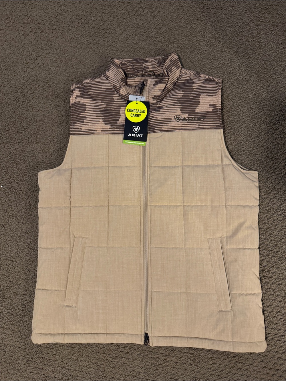 NWT ARIAT Beige Quilted Vest with Camouflage Size L